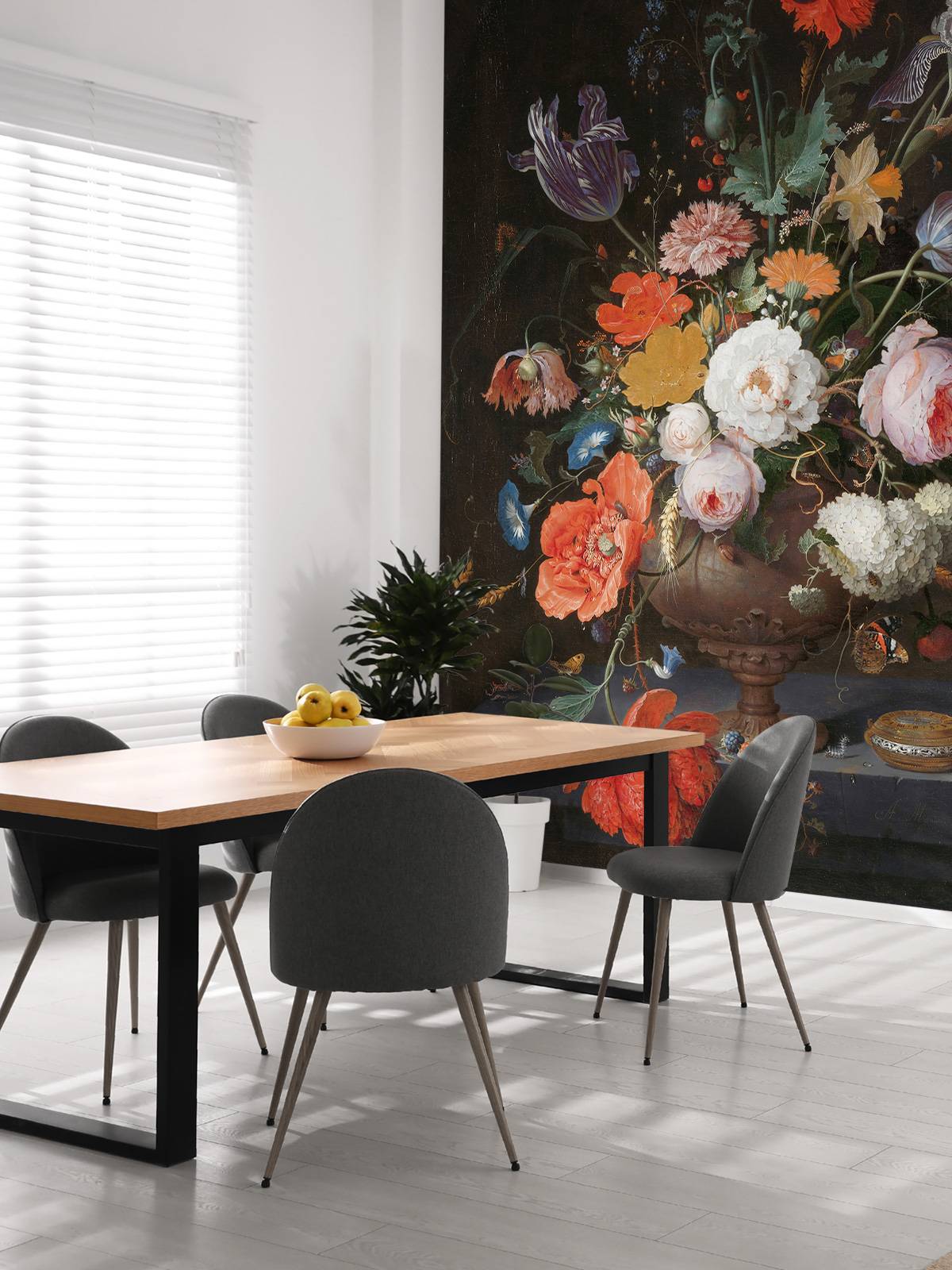 Stillleben mit Blumen und einer Uhr