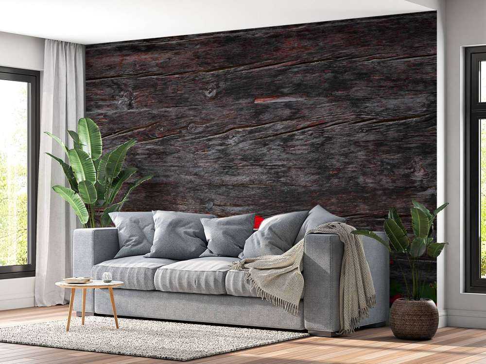Verwittertes Holz mit Blumen