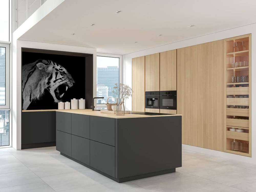 Brüllender Tiger schwarz