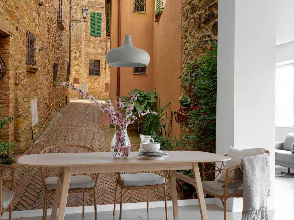 Straße mit Pflanzen und Blumen