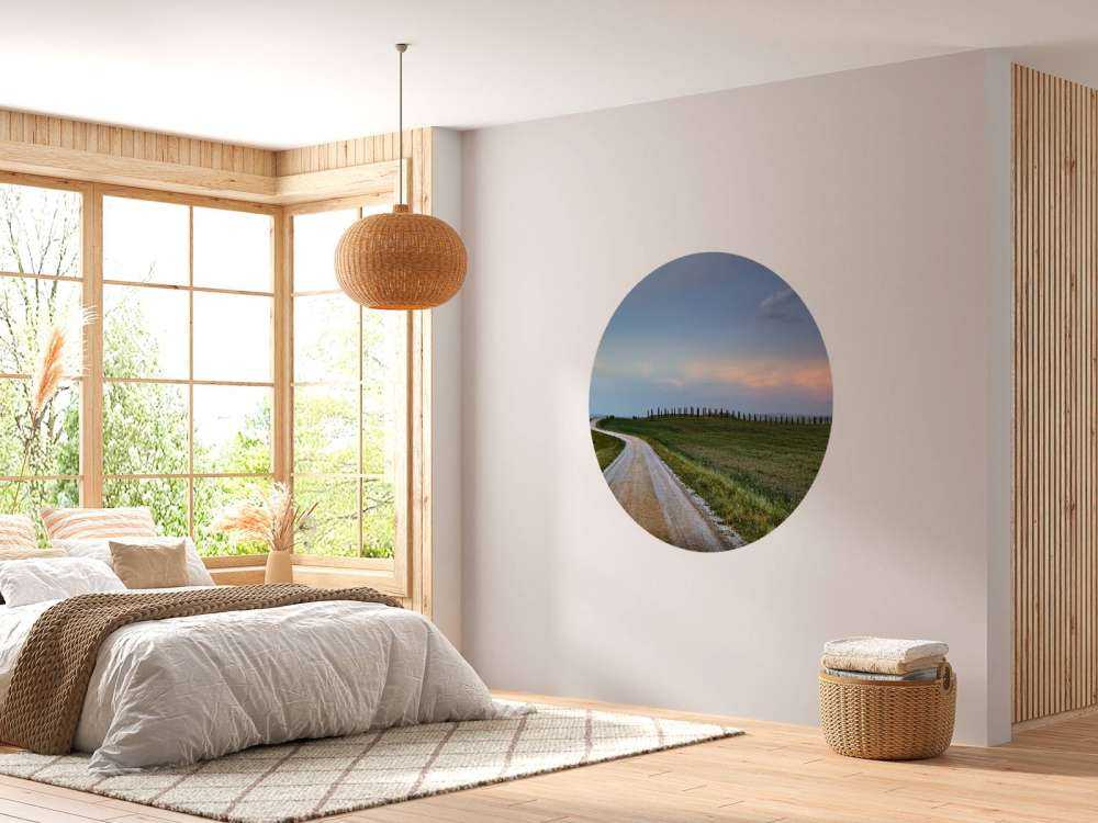 Straße durch italienische Landschaft