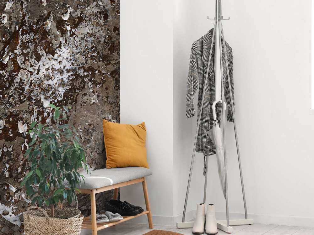 Anthrazitfarben lackierte Struktur