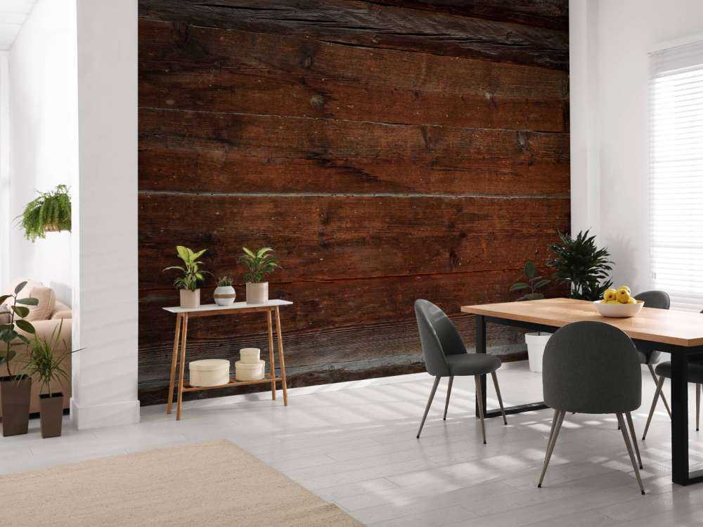 Verschiedene Bretter aus dunklem Holz