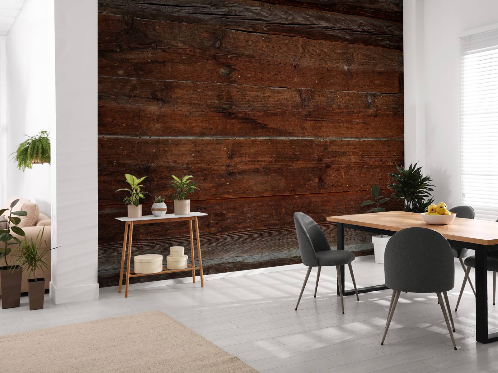 Verschiedene Bretter aus dunklem Holz