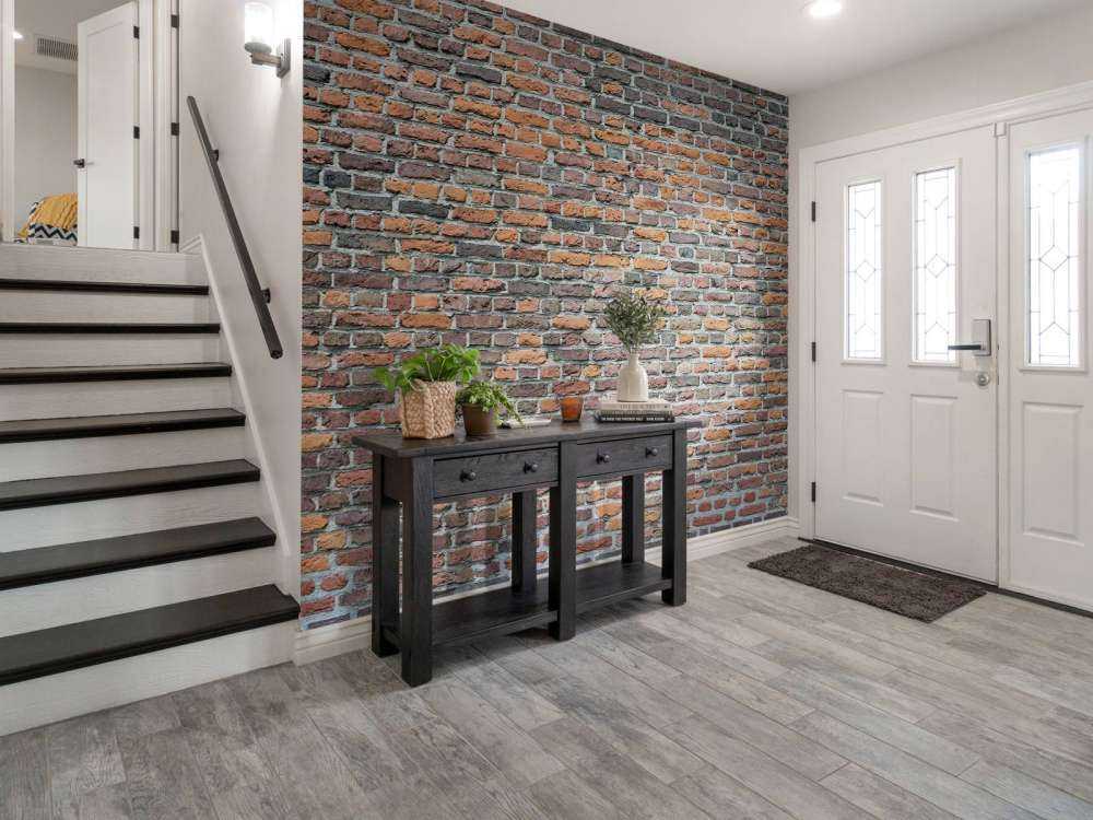 Restaurierte alte Backsteinmauer