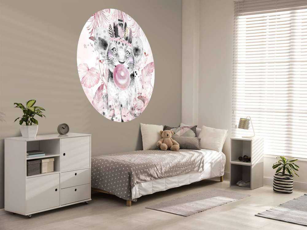 Spielerischer Welpe und rosa Träume