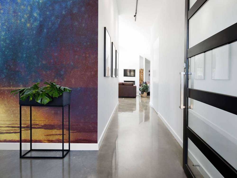 Einsames Mädchen im Regen