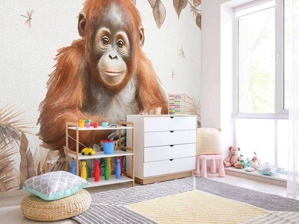 Junger Orang-Utan im Dschungel taupe