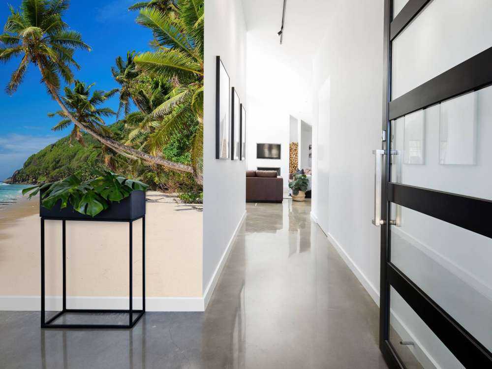 Sonniger breiter Strand