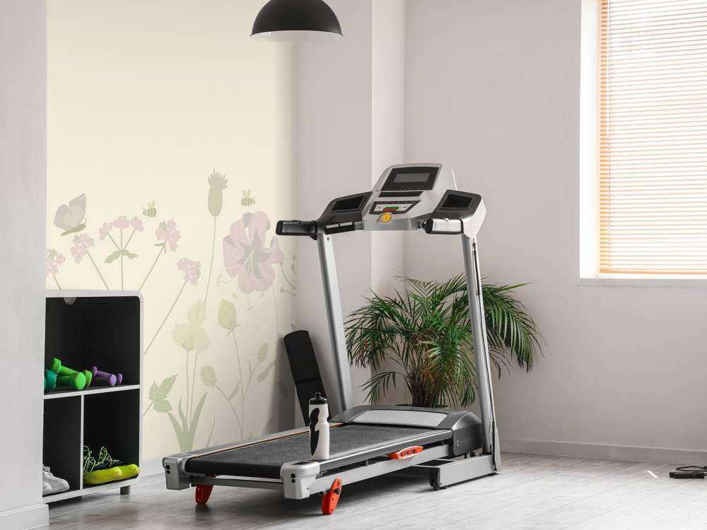 Blumenfeld mit Schmetterlingen beige und altrosa