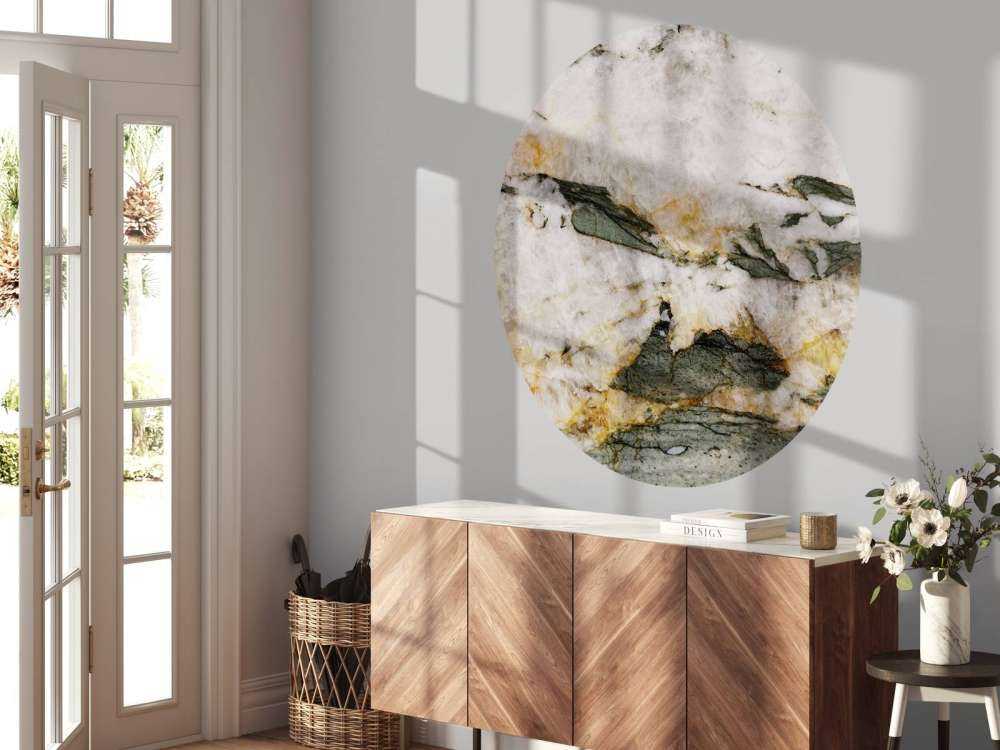 Weißer Marmor mit grünen Elementen
