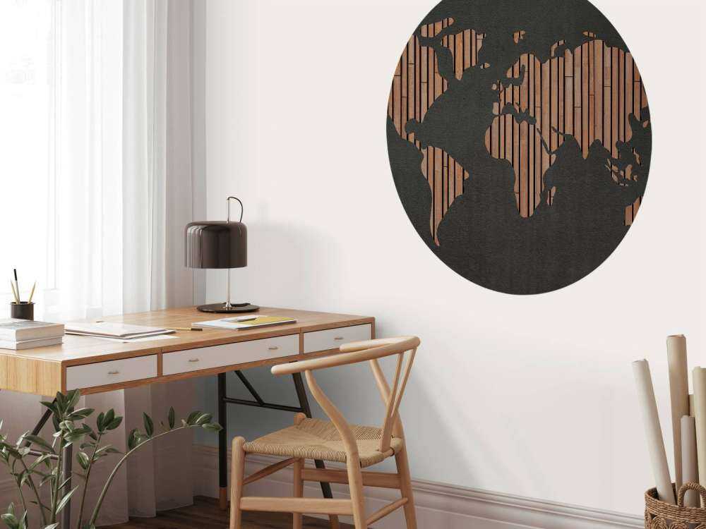 Weltkarte mit Holztafeln