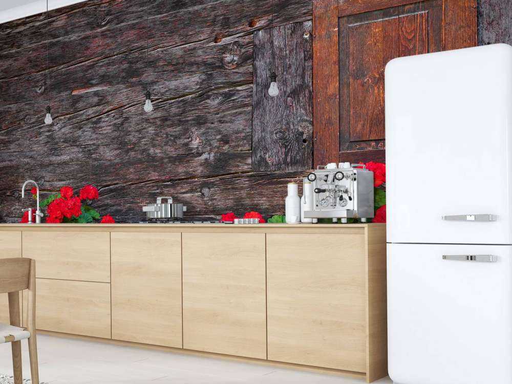 Altes Holz mit Blumen