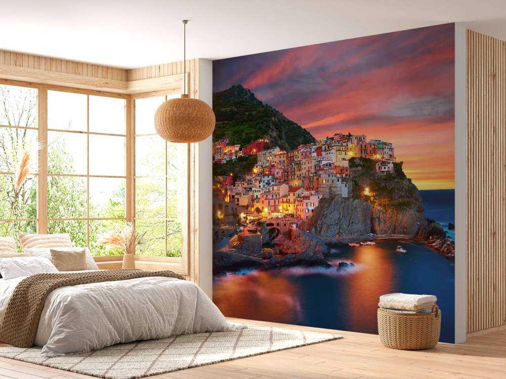 Italienische Stadt bei Sonnenuntergang