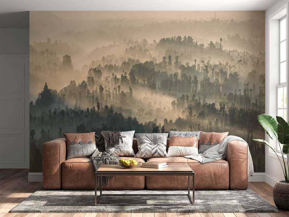Nebelige Berge in Indonesien