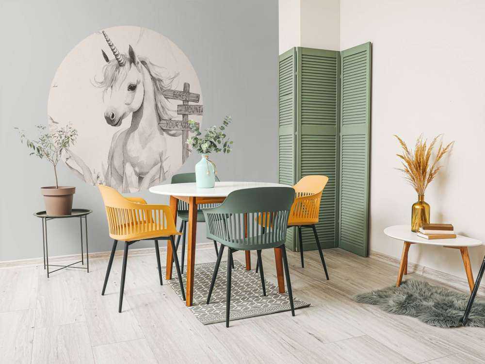 Baby-Einhorn mit Pflanzen beige