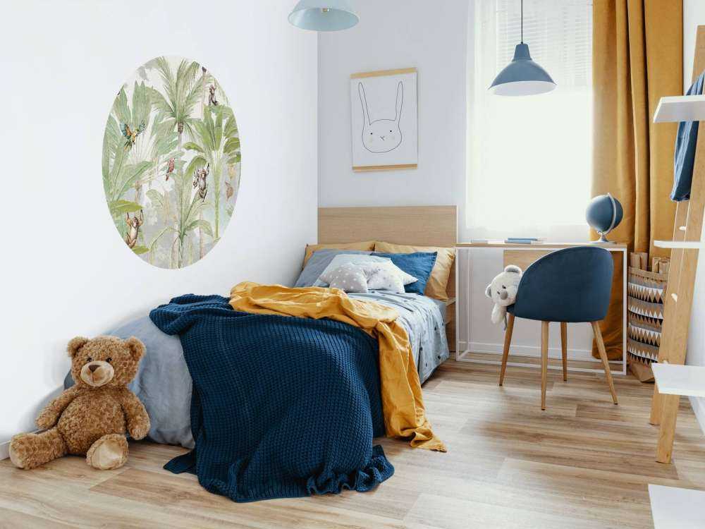 Dschungel mit Affen und Papageien in Farbe