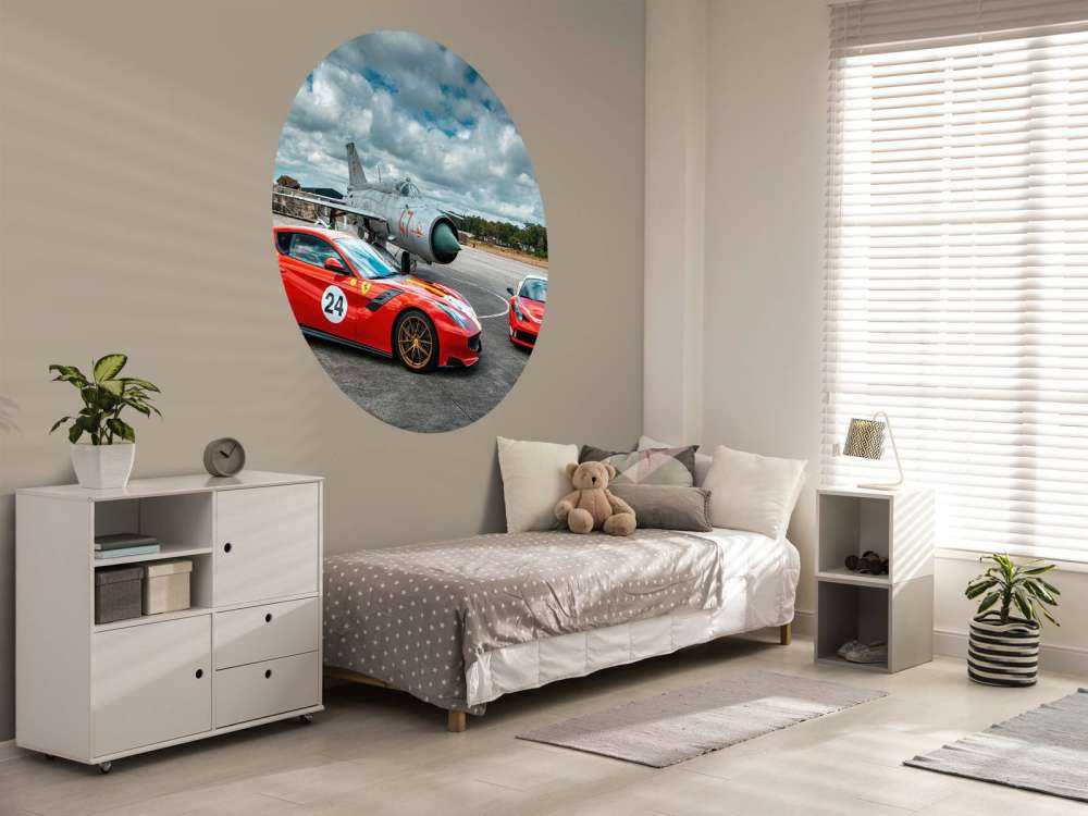 Exklusive Ferraris und Mig-21