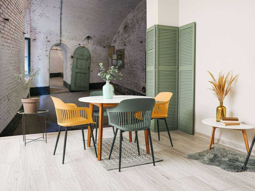 Grüne Tür im Altbau