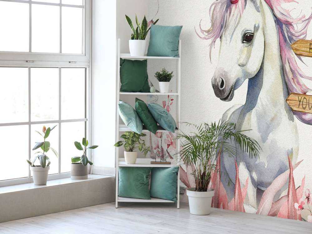 Baby-Einhorn mit Pflanzen rosa