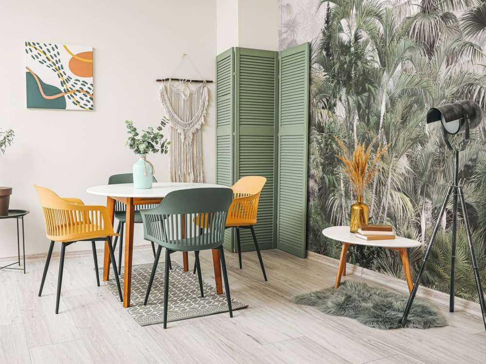 Flüsterndes Grünes Nebelwald