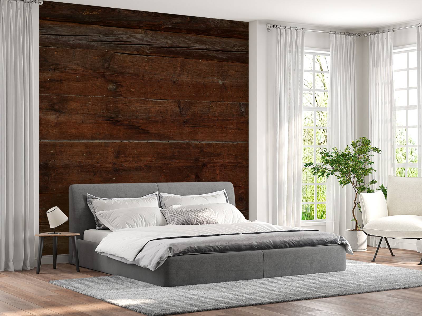 Verschiedene Bretter aus dunklem Holz