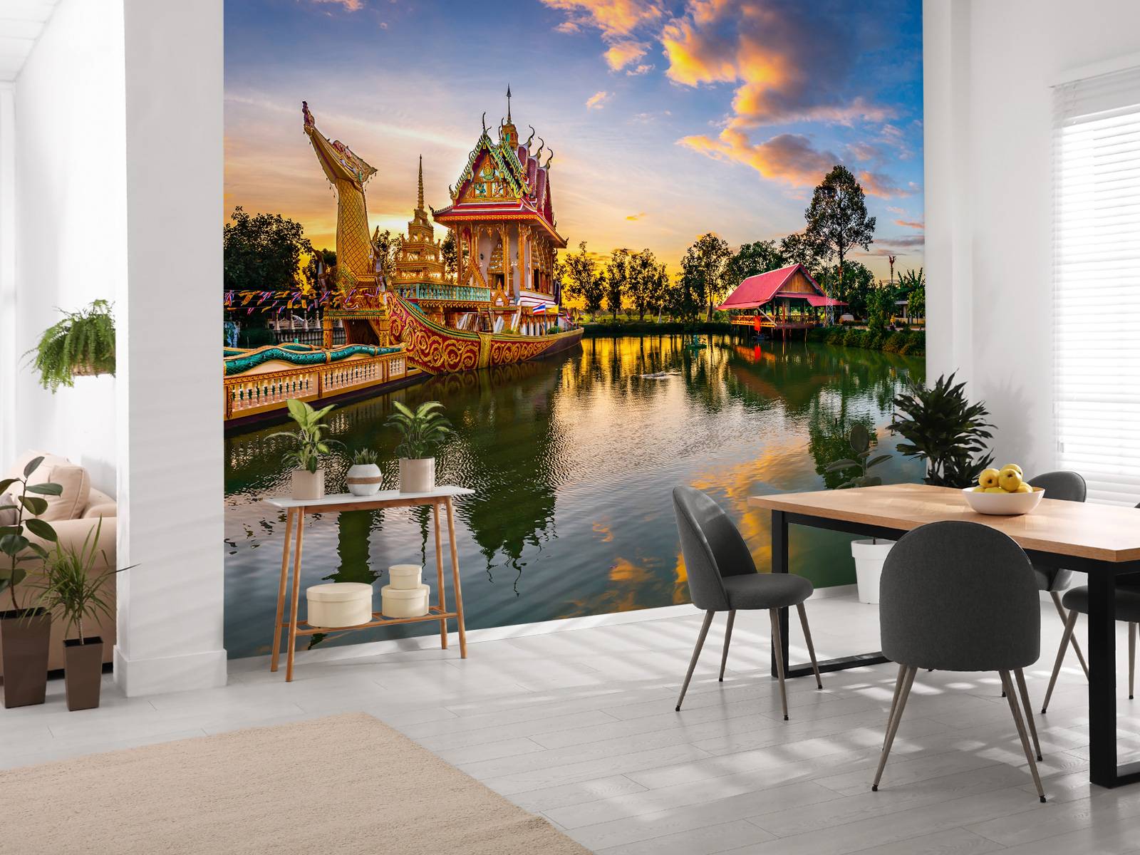 Riesiger Thai Suphannahong