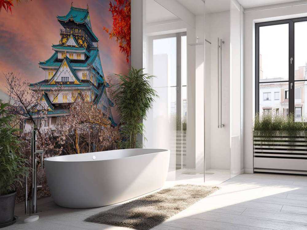 Die Burg von Osaka durch die Bäume