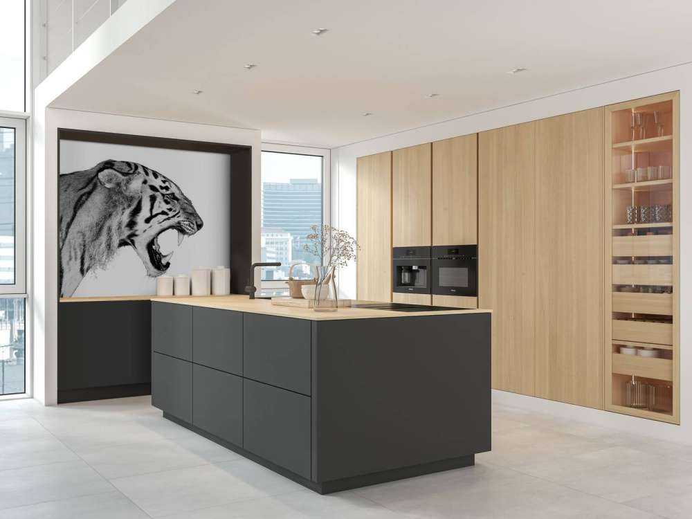 Brüllender Tiger weiß