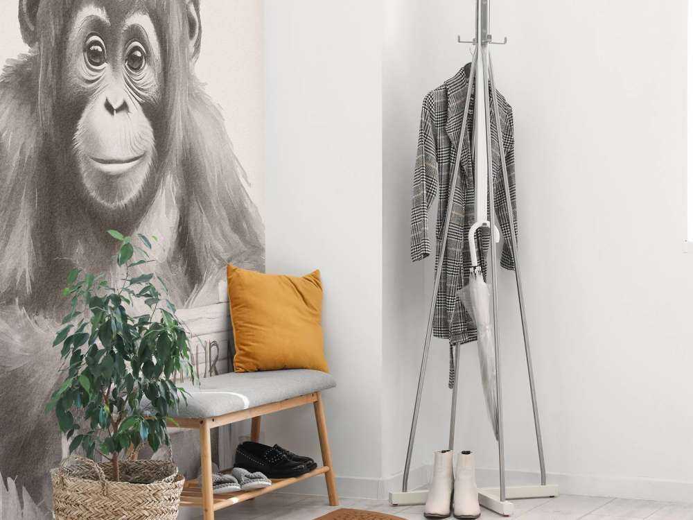 Orang-Utan-Baby im Dschungel beige