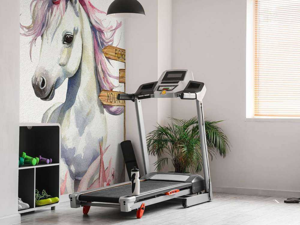 Baby-Einhorn mit Pflanzen rosa