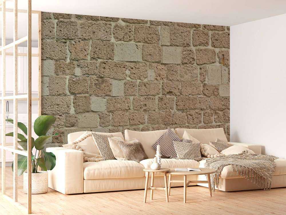 Mauer mit großen Ziegeln