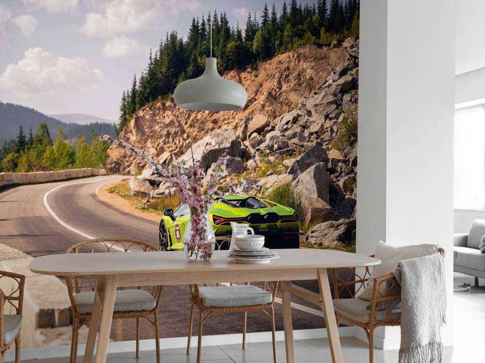 Lamborghini Revuelto in den Bergen