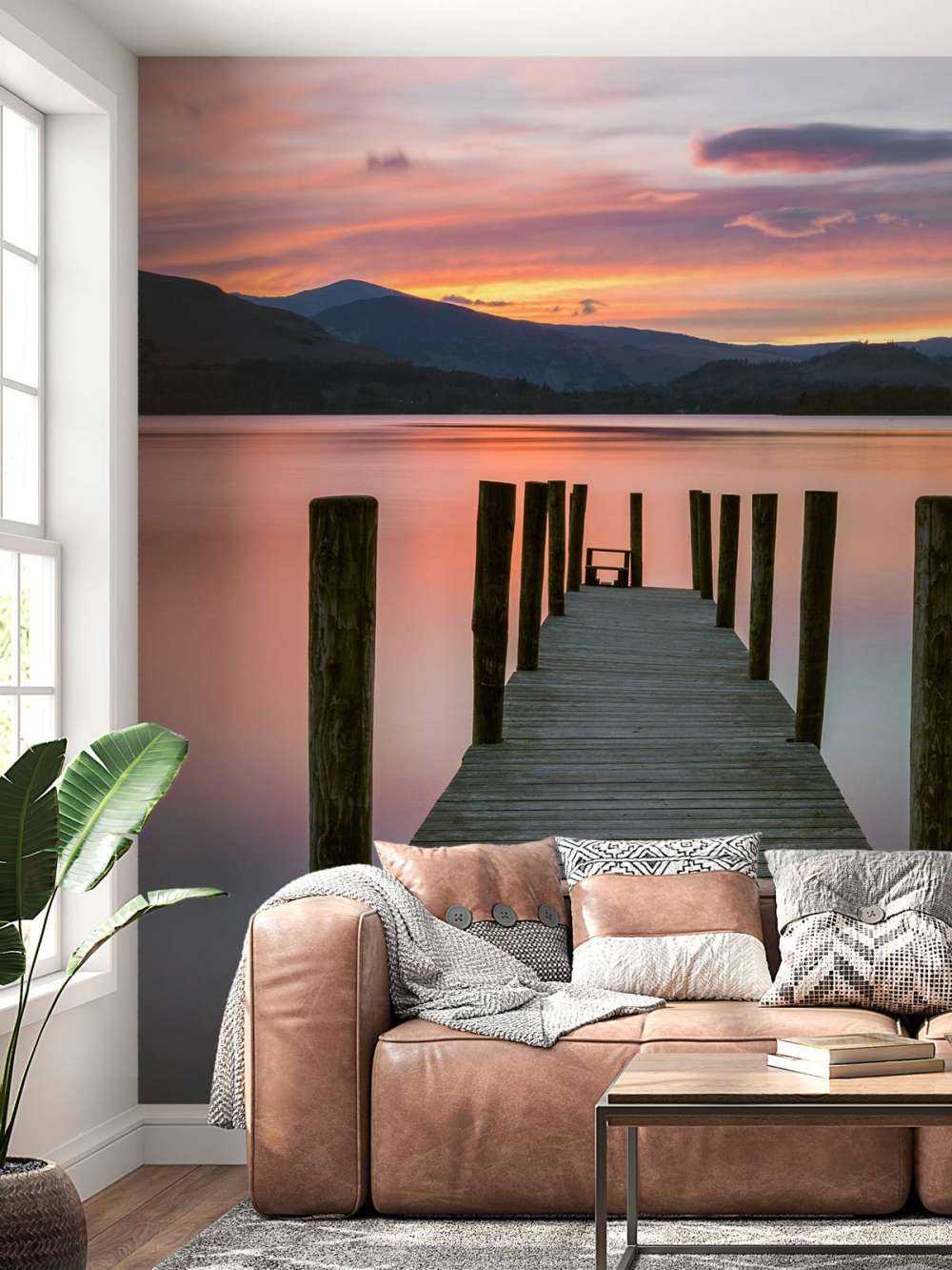 Steg bei rosa Sonnenuntergang