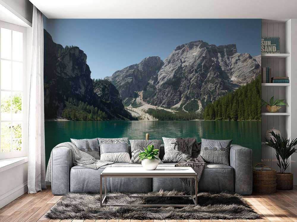 Der Pragser Wildsee von einem Boot aus