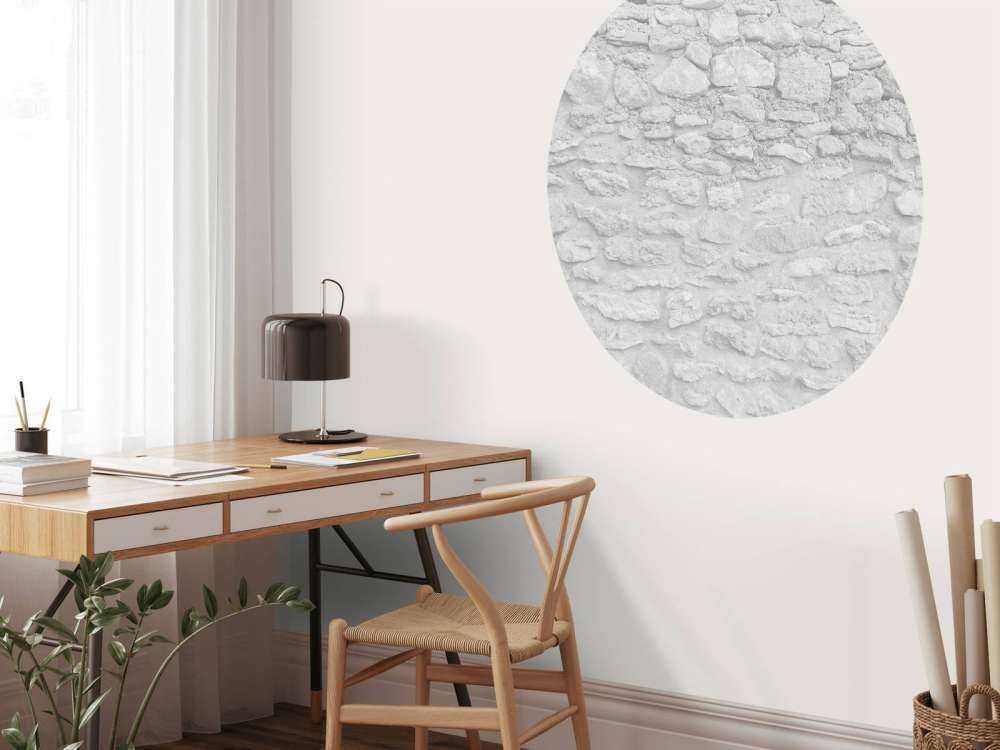 Helle Wand mit groben Ziegeln