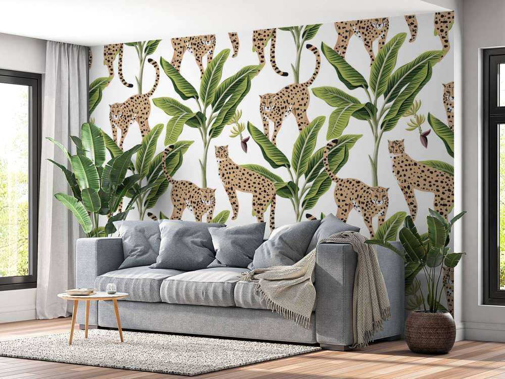 Gepard zwischen den Bäumen