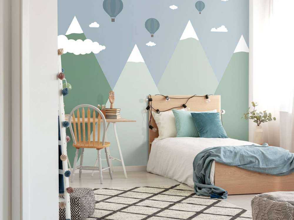 Berglandschaft mit Heissluftballons