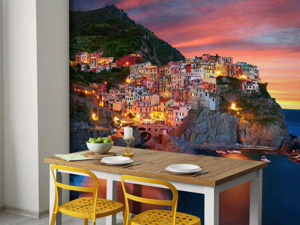 Italienische Stadt bei Sonnenuntergang