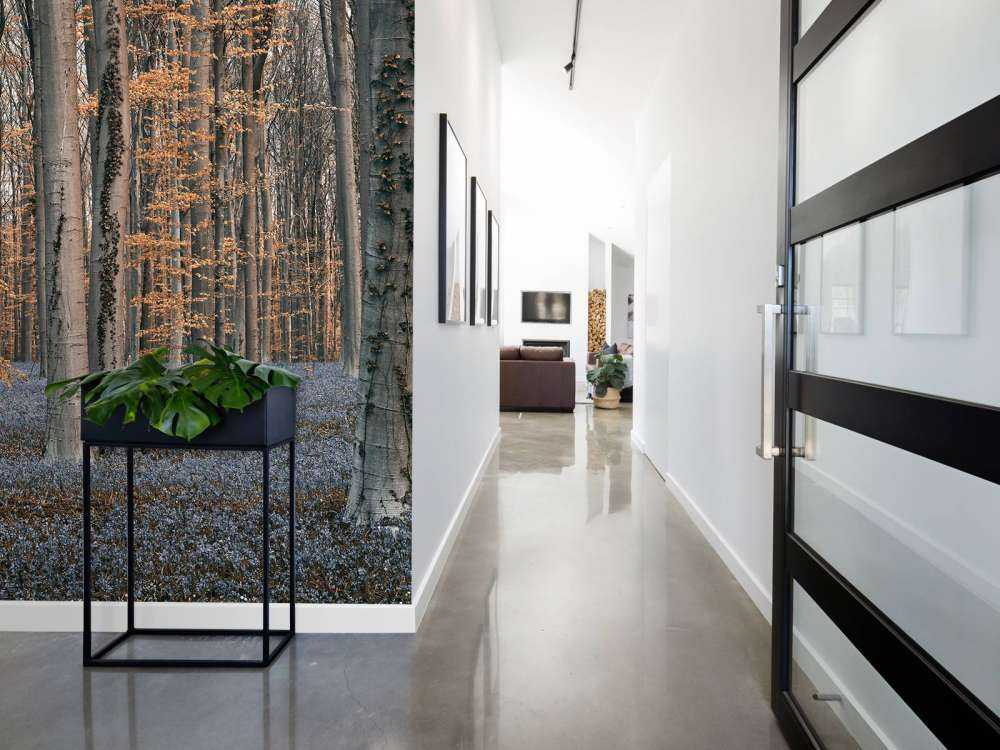 Wald mit pastellfarbenen Tönen