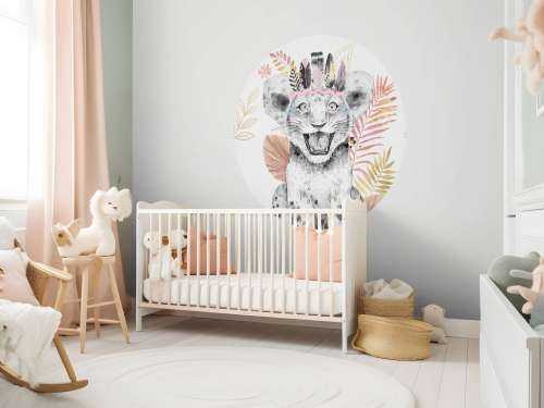 Löwenbaby mit korallenroten und goldenen Blättern