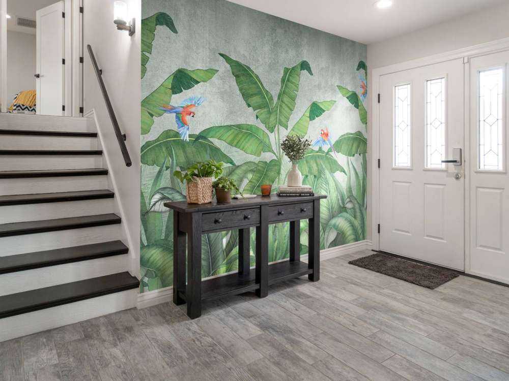 Tropische Blätter auf Beton