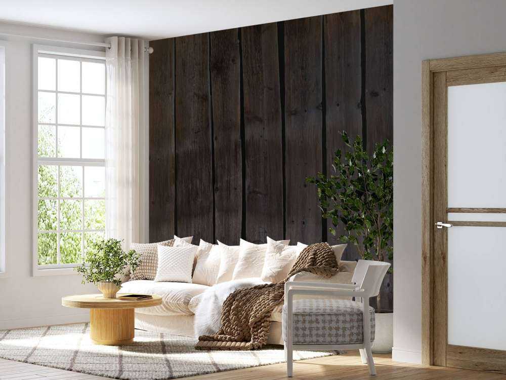 Lichteinfall auf dunkles Holz