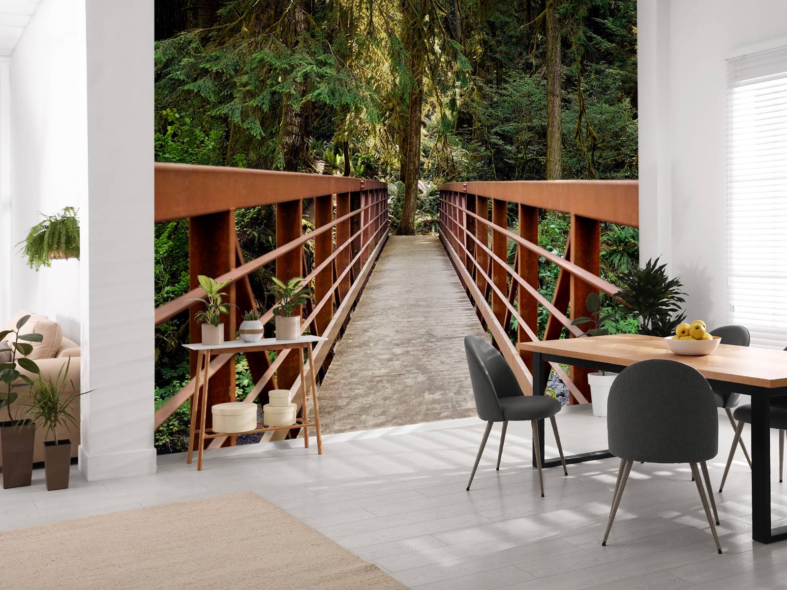 Rostige Brücke im Wald 