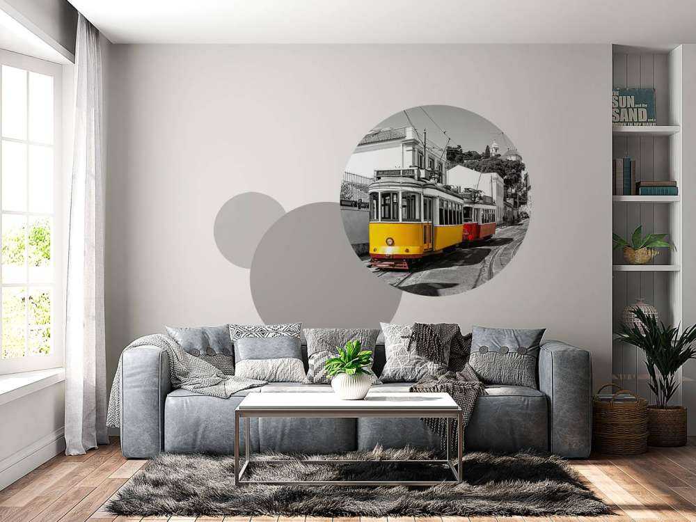 Gelbe und rote Straßenbahn