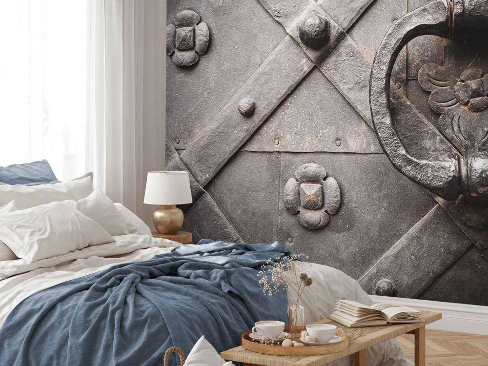 Alte Tür mit Hebel