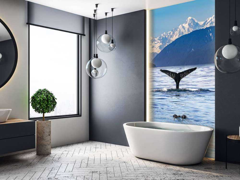Tauchender Wal mit Bergen im Hintergrund