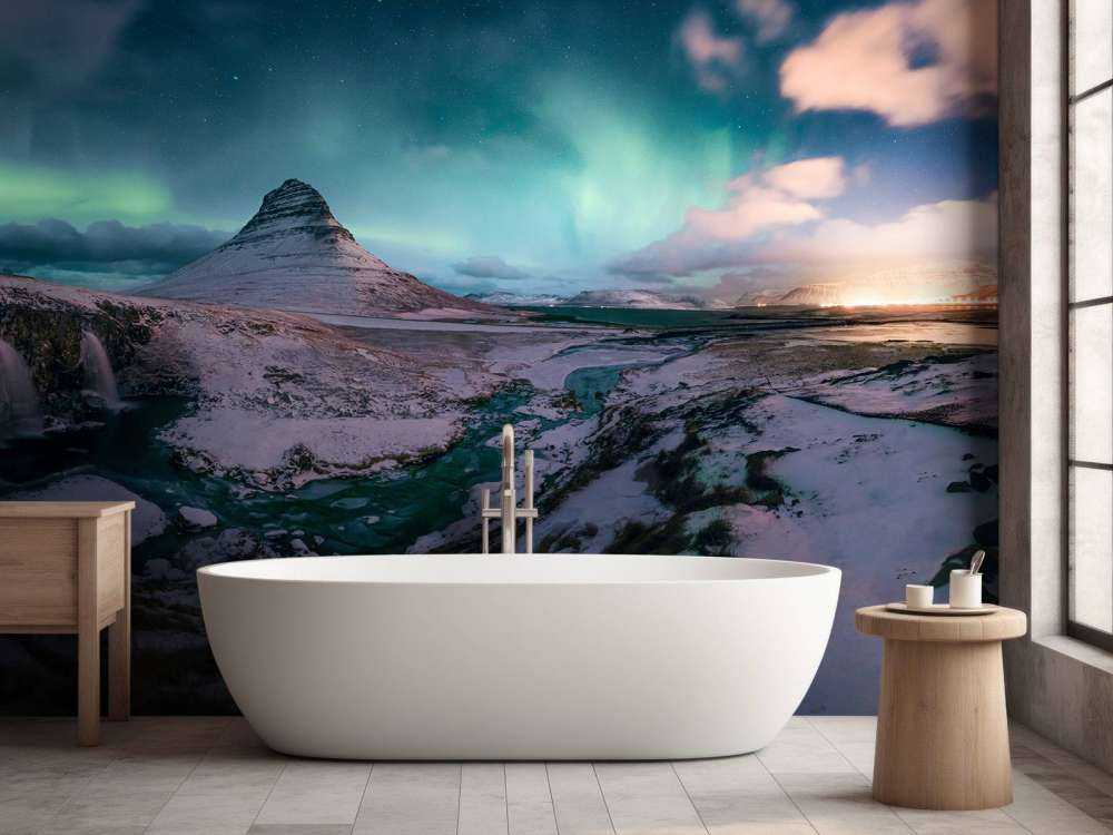 Kirkjufell mit Nordlicht