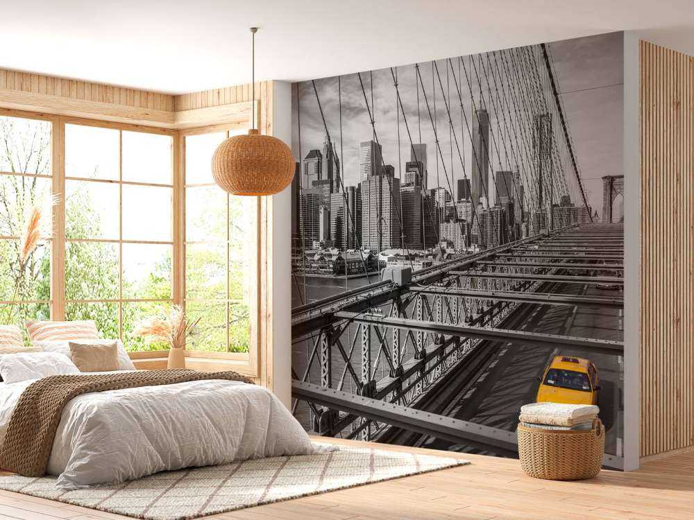 Ein Taxi über die Brooklyn-Brücke