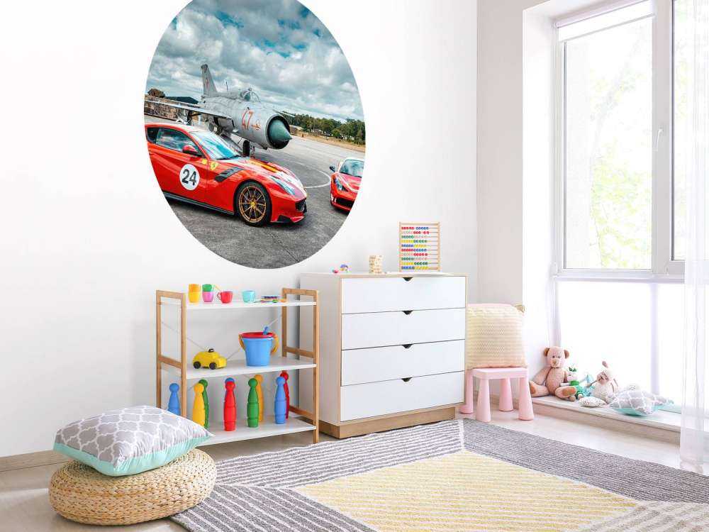 Exklusive Ferraris und Mig-21